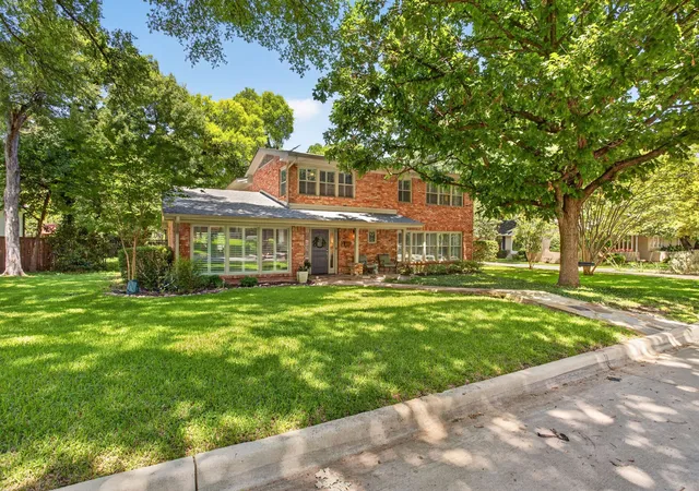 Photo 2 of Single family home for sale at 3712 Fox Hollow St, Fort Worth, TX 76109 | MLS# 21290093 | Listing updated on 2026-09-13