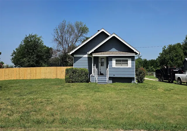Photo 3 of Sale Pending at 500 S Pecan Creek Trl, Valley View, TX 76272 | MLS# 21291383 | Listing updated on 2026-08-02
