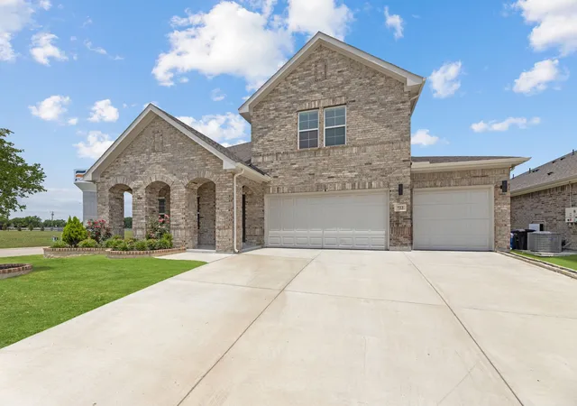 Photo 2 of Single family home for sale at 722 Cari Ln, Forney, TX 75126 | MLS# 21287593 | Listing updated on 2026-07-30