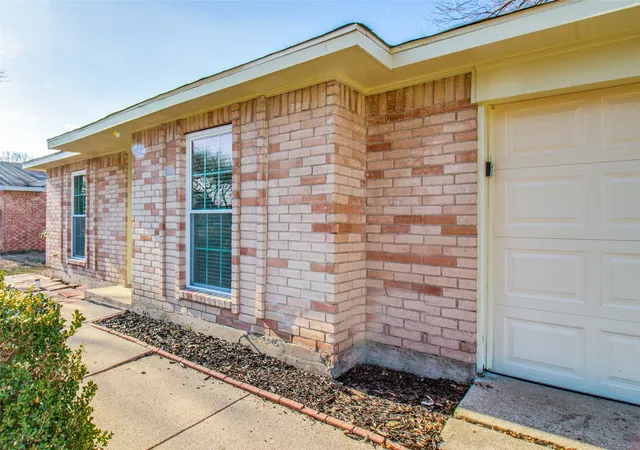 Photo 2 of Single family home for sale at 1825 Bette Dr, Mesquite, TX 75149 | MLS# 21290994 | Listing updated on 2026-09-11