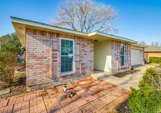 Photo 3 of Single family home for sale at 1825 Bette Dr, Mesquite, TX 75149 | MLS# 21290994 | Listing updated on 2026-09-11