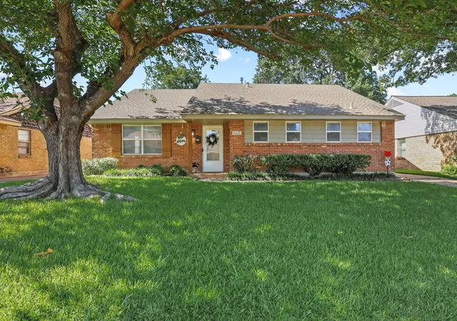 Photo 3 of Single family home for sale at 10621 Mapleridge Dr, Dallas, TX 75238 | MLS# 21290429 | Listing updated on 2026-09-11