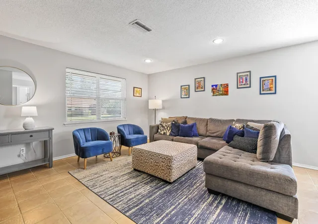 Photo 4 of Single family home for sale at 10621 Mapleridge Dr, Dallas, TX 75238 | MLS# 21290429 | Listing updated on 2026-09-11