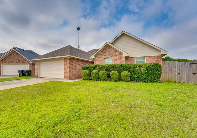 Photo 2 of Sale Pending at 2206 Kaitlyn Cir, Caddo Mills, TX 75135 | MLS# 21290755 | Listing updated on 2026-09-10