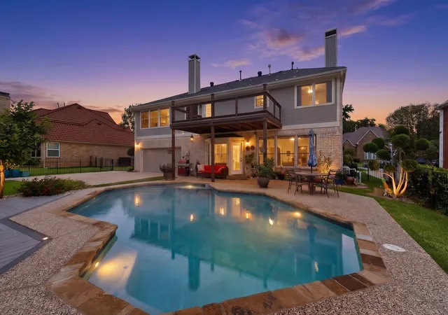 Photo 3 of Sale Pending at 712 Water Oak Dr, Plano, TX 75025 | MLS# 21291585 | Listing updated on 2026-09-10