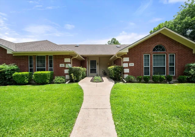 Photo 1 of Townhouse for sale at 1209 W 3rd Ave, Corsicana, TX 75110 | MLS# 21291553 | Listing updated on 2026-07-31