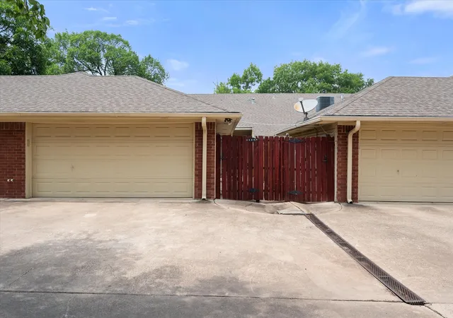 Photo 34 of Townhouse for sale at 1209 W 3rd Ave, Corsicana, TX 75110 | MLS# 21291553 | Listing updated on 2026-07-31