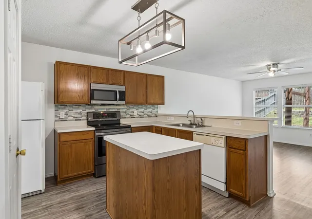 Photo 3 of Sale Pending at 1109 Post Oak Trl, Anna, TX 75409 | MLS# 21287357 | Listing updated on 2026-09-09