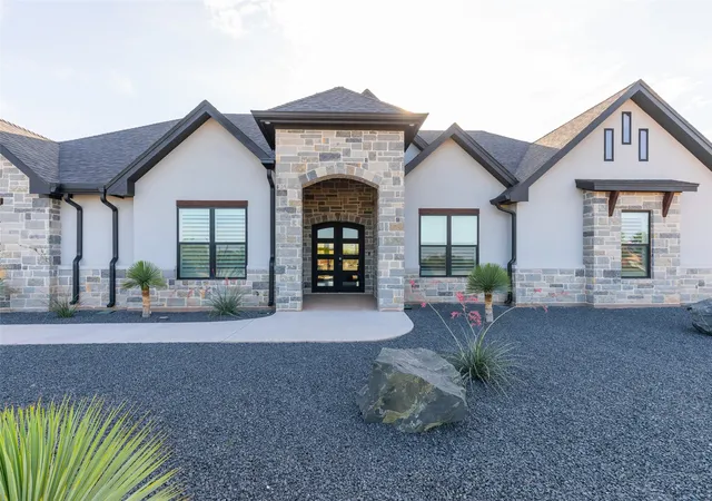 Photo 1 of Single family home for sale at 8250 Drovers Lane, Abilene, TX 79602 | MLS# 21278176 | Listing updated on 2026-09-14
