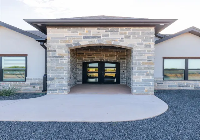 Photo 2 of Single family home for sale at 8250 Drovers Lane, Abilene, TX 79602 | MLS# 21278176 | Listing updated on 2026-09-14