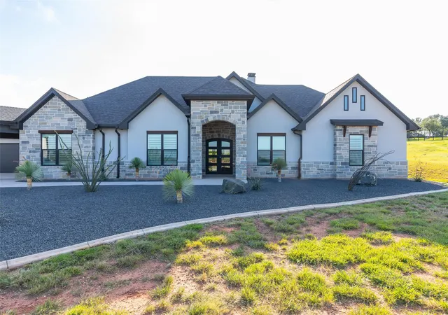 Photo 3 of Single family home for sale at 8250 Drovers Lane, Abilene, TX 79602 | MLS# 21278176 | Listing updated on 2026-09-14