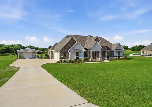 Photo 2 of Single family home for sale at 917 County Road 2175, Decatur, TX 76234 | MLS# 21290725 | Listing updated on 2026-09-12