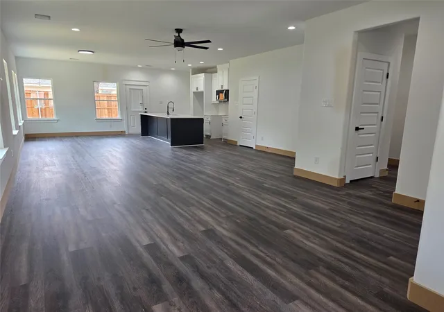 Photo 2 of Sale Pending at 322 W Brownlee Ave, Dallas, TX 75224 | MLS# 21291727 | Listing updated on 2026-07-31