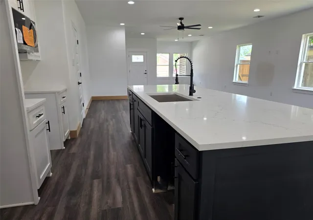 Photo 3 of Sale Pending at 322 W Brownlee Ave, Dallas, TX 75224 | MLS# 21291727 | Listing updated on 2026-07-31