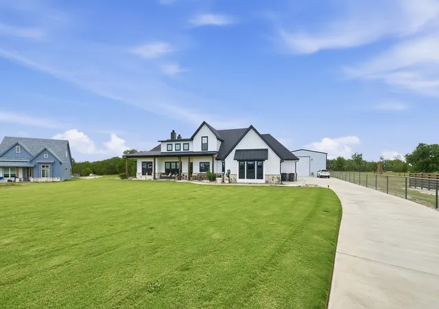 Photo 3 of Single family home for sale at 1096 Timber Hills Dr, Weatherford, TX 76087 | MLS# 21291841 | Listing updated on 2026-09-11