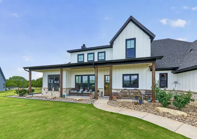 Photo 3 of Single family home for sale at 1096 Timber Hills Dr, Weatherford, TX 76087 | MLS# 21291841 | Listing updated on 2026-09-11