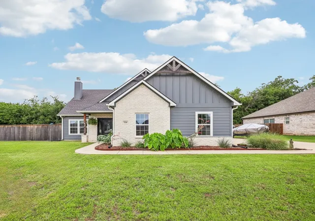 Photo 2 of Single family home for sale at 116 E Bexar St, Mabank, TX 75147 | MLS# 21291817 | Listing updated on 2026-09-29