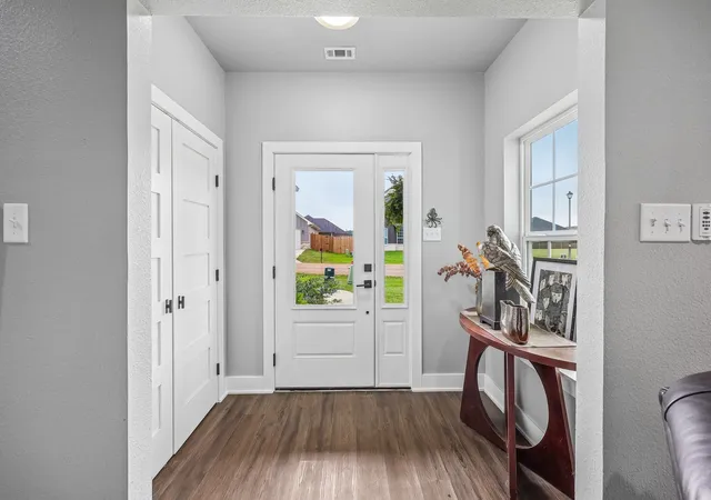 Photo 4 of Single family home for sale at 116 E Bexar St, Mabank, TX 75147 | MLS# 21291817 | Listing updated on 2026-09-29