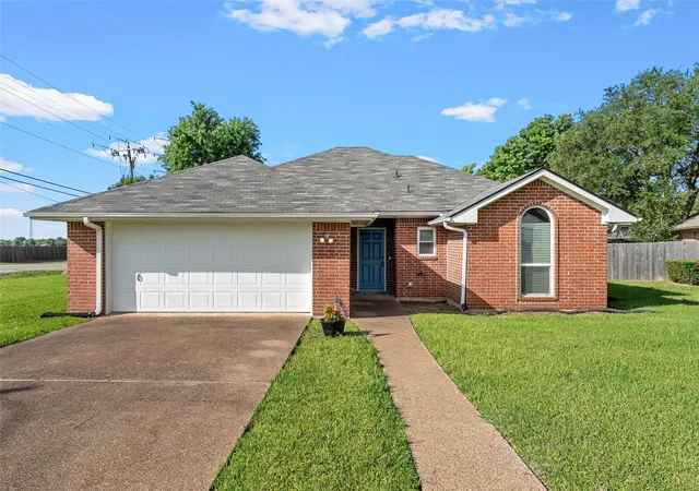 Photo 1 of Single family home for sale at 316 Evergreen Ct, Hewitt, TX 76643 | MLS# 21287195 | Listing updated on 2026-09-12