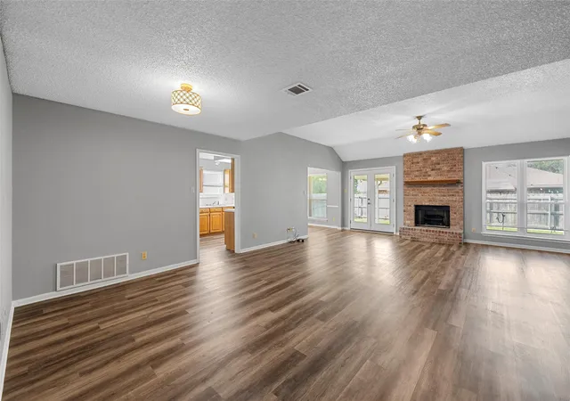 Photo 3 of Single family home for sale at 316 Evergreen Ct, Hewitt, TX 76643 | MLS# 21287195 | Listing updated on 2026-09-12