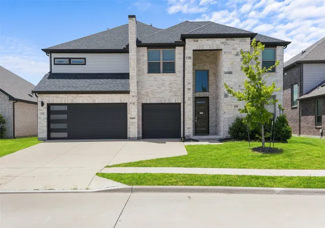 Photo 1 of Single family home for sale at 302 Coyote Creek Dr, Lavon, TX 75166 | MLS# 21289178 | Listing updated on 2026-08-02