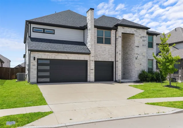 Photo 3 of Single family home for sale at 302 Coyote Creek Dr, Lavon, TX 75166 | MLS# 21289178 | Listing updated on 2026-08-02