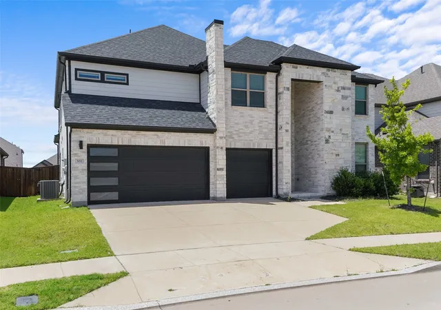Photo 3 of Single family home for sale at 302 Coyote Creek Dr, Lavon, TX 75166 | MLS# 21289178 | Listing updated on 2026-10-05