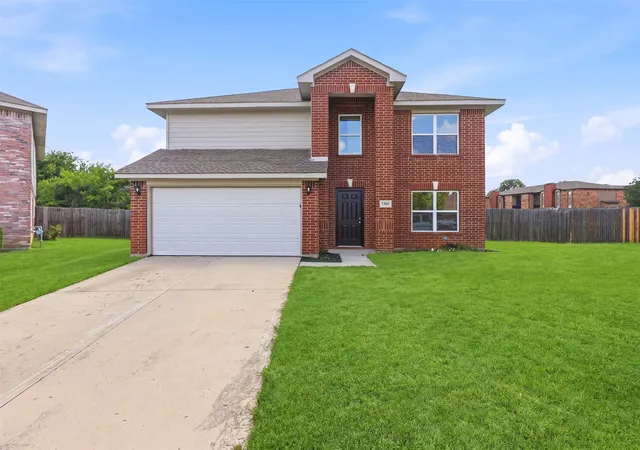 Photo 1 of Single family home for sale at 7301 Moon Ridge Ct, Fort Worth, TX 76133 | MLS# 21284395 | Listing updated on 2026-09-08