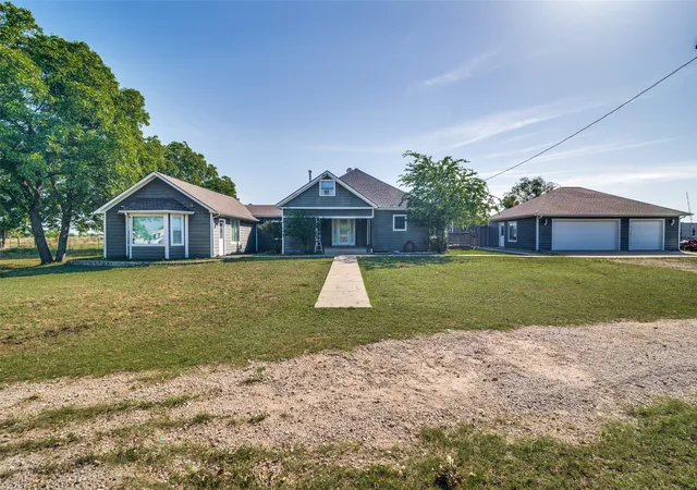 Photo 1 of Single family home for sale at 8201 County Road 148, Kaufman, TX 75142 | MLS# 21291268 | Listing updated on 2026-09-15