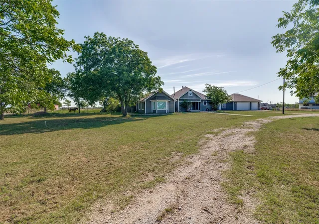 Photo 3 of Single family home for sale at 8201 County Road 148, Kaufman, TX 75142 | MLS# 21291268 | Listing updated on 2026-09-15