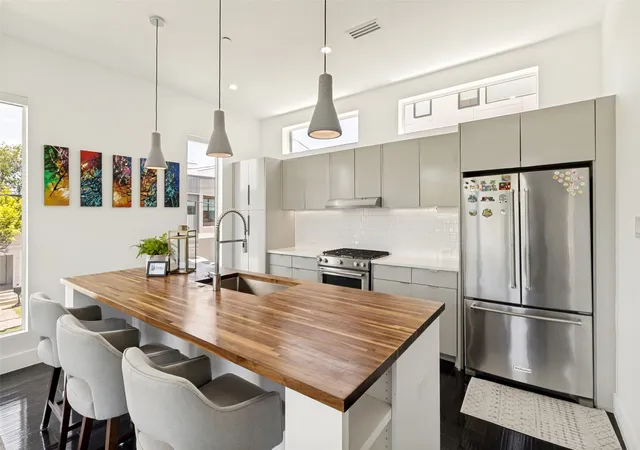 Photo 2 of Sale Pending at 4811 Manett St #101, Dallas, TX 75204 | MLS# 21292348 | Listing updated on 2026-09-16