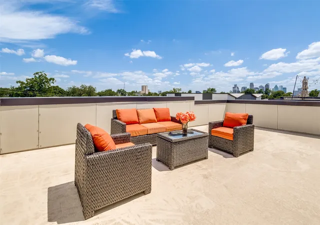 Listing Photo 4 - Condo for sale in building located at 4811 Manett St, Dallas, TX 75204 - Unit #101