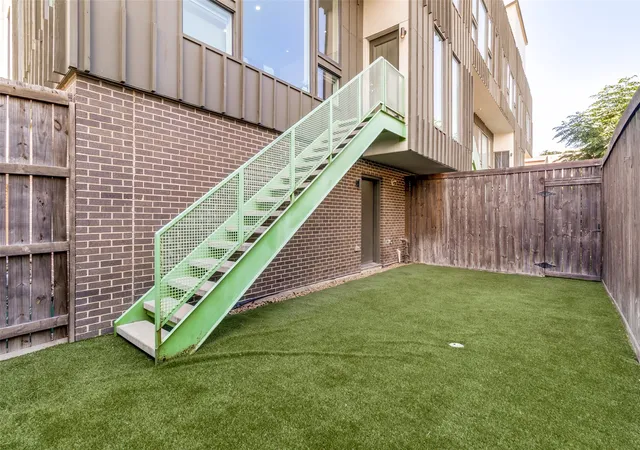 Listing Photo 5 - Condo for sale in building located at 4811 Manett St, Dallas, TX 75204 - Unit #101