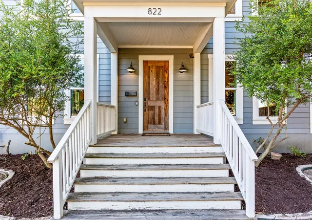 Photo 3 of Sale Pending at 822 N 15th St, Waco, TX 76707 | MLS# 21292294 | Listing updated on 2026-09-21