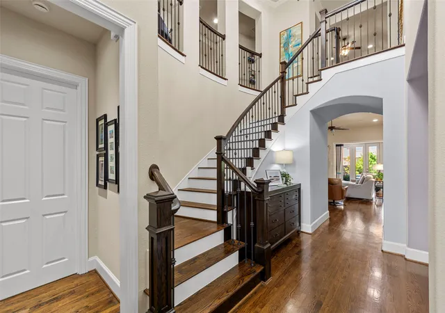 Photo 4 of Sale Pending at 856 Fountain View Ct, Allen, TX 75013 | MLS# 21289449 | Listing updated on 2026-10-06