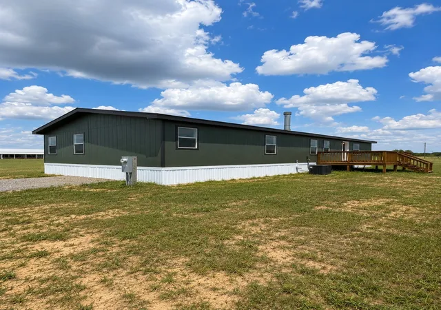 Photo 3 of Manufactured home for sale at 2990 County Road 155, Whitesboro, TX 76273 | MLS# 21292022 | Listing updated on 2026-09-11