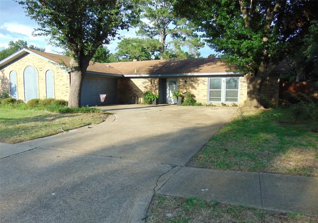 Single family home for sale at 5420 Kings Manor Dr, Lake Dallas, TX 75065 | MLS# 21292566