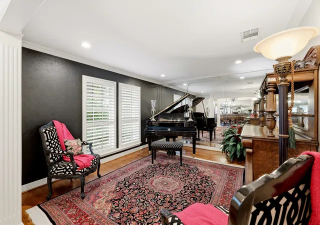 Photo 4 of Single family home for sale at 1809 Southpark Dr, Arlington, TX 76013 | MLS# 21292069 | Listing updated on 2026-09-11