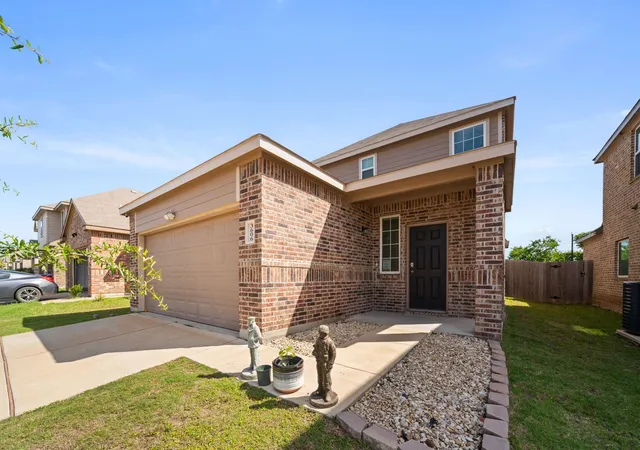 Photo 2 of Single family home for sale at 3606 Kings Dr, Ennis, TX 75119 | MLS# 21288044 | Listing updated on 2026-09-10