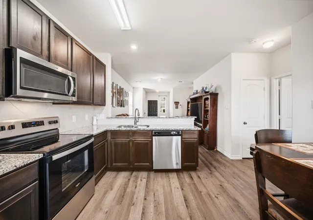 Photo 4 of Single family home for sale at 3606 Kings Dr, Ennis, TX 75119 | MLS# 21288044 | Listing updated on 2026-09-10