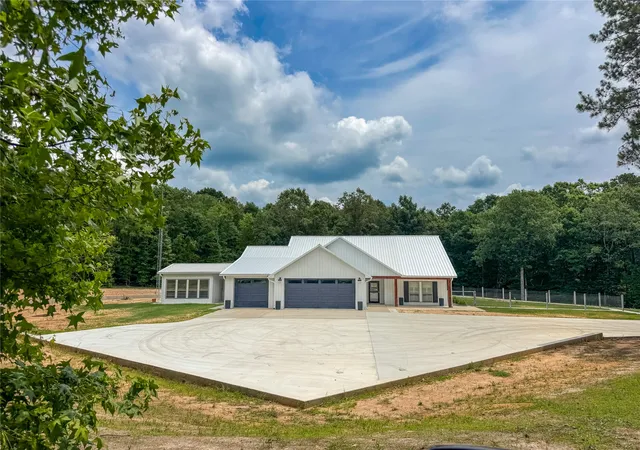 Photo 3 of Sale Pending at 305 County Road 1145, Atlanta, TX 75551 | MLS# 21292959 | Listing updated on 2026-09-14