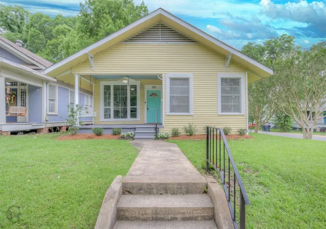 Photo 1 of Single family home for sale at 859 Linden St, Shreveport, LA 71104 | MLS# 21290275 | Listing updated on 2026-09-10