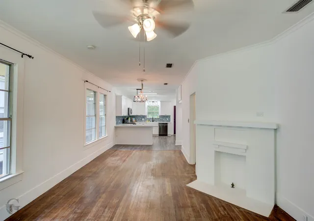 Photo 3 of Single family home for sale at 859 Linden St, Shreveport, LA 71104 | MLS# 21290275 | Listing updated on 2026-09-10