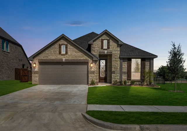 Photo 2 of Sale Pending at 121 Creekside Dr, Mesquite, TX 75181 | MLS# 21293008 | Listing updated on 2026-09-14