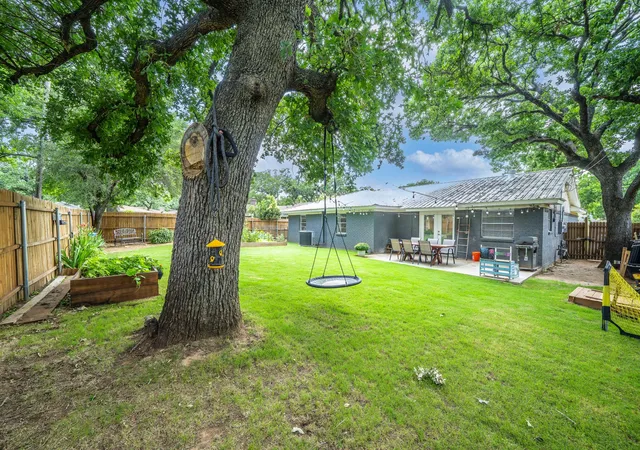 Photo 1 of Single family home for sale at 605 28th Ave, Mineral Wells, TX 76067 | MLS# 21293155 | Listing updated on 2026-09-15