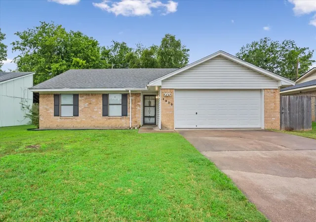 Photo 1 of Single family home for sale at 1933 Century Dr, Woodway, TX 76712 | MLS# 21293129 | Listing updated on 2026-07-29