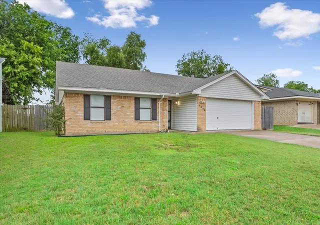 Photo 2 of Single family home for sale at 1933 Century Dr, Woodway, TX 76712 | MLS# 21293129 | Listing updated on 2026-07-29