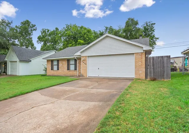Photo 3 of Single family home for sale at 1933 Century Dr, Woodway, TX 76712 | MLS# 21293129 | Listing updated on 2026-07-29
