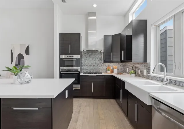 Townhouse for sale at 1815 Browder St #E, Dallas, TX 75215 | MLS# 21283930