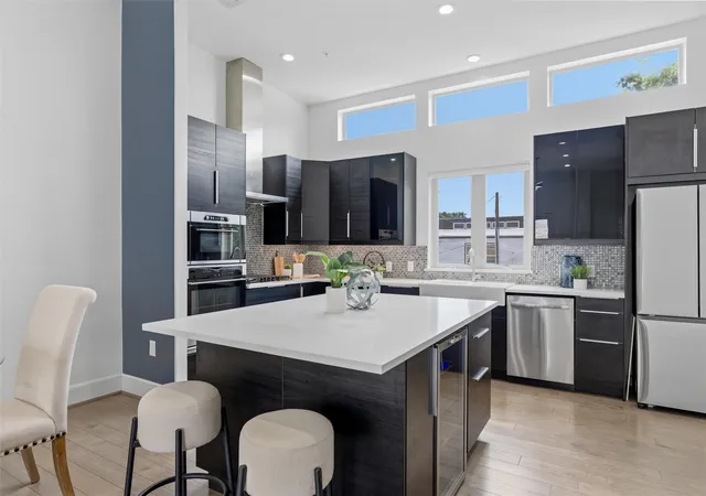 Photo 2 of Townhouse for sale at 1815 Browder St #E, Dallas, TX 75215 | MLS# 21283930 | Listing updated on 2026-09-08